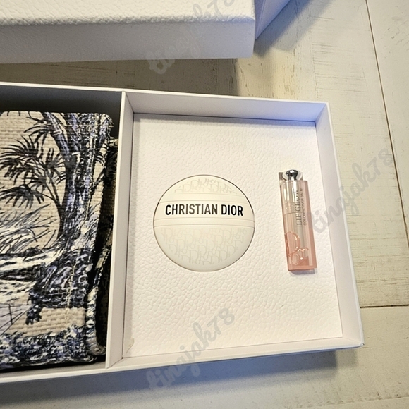 ❌️SOLD❌️ Platinum Loyalty Welcome Gift Around the World - Picture 4 of 9